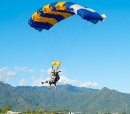 skydive tour cairns