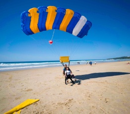 Tandem Skydive Beach Landing in Noosa